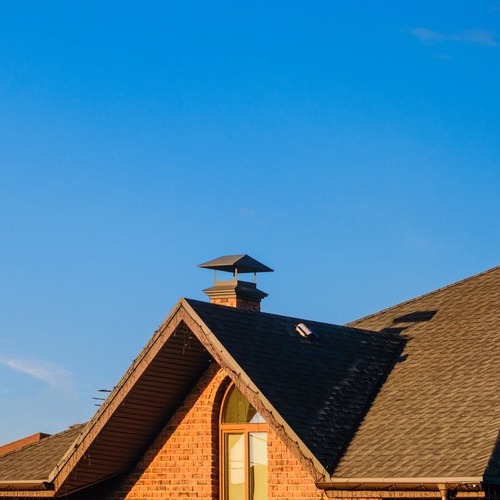 home with a steeped asphalt shingle roof